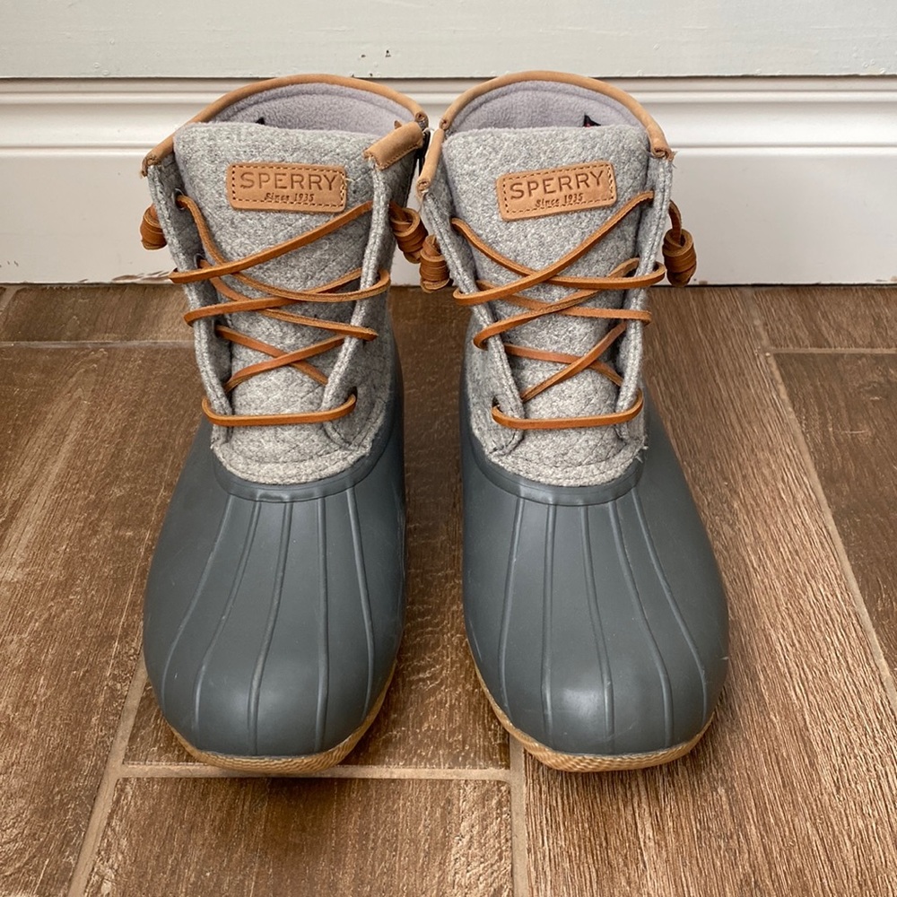 Sperry women’s Saltwater Embossed Duck Boot
